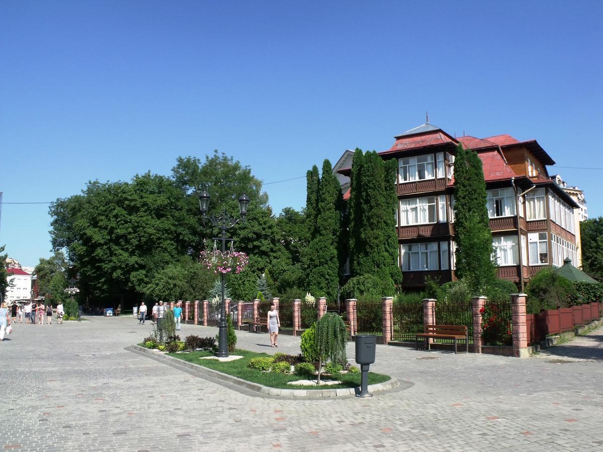 Сонячна Hotel Truskaveț Exterior foto