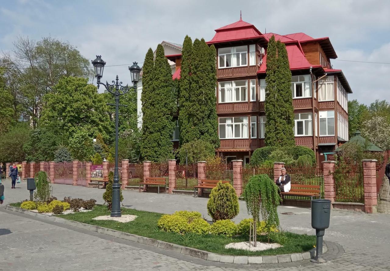 Сонячна Hotel Truskaveț Exterior foto